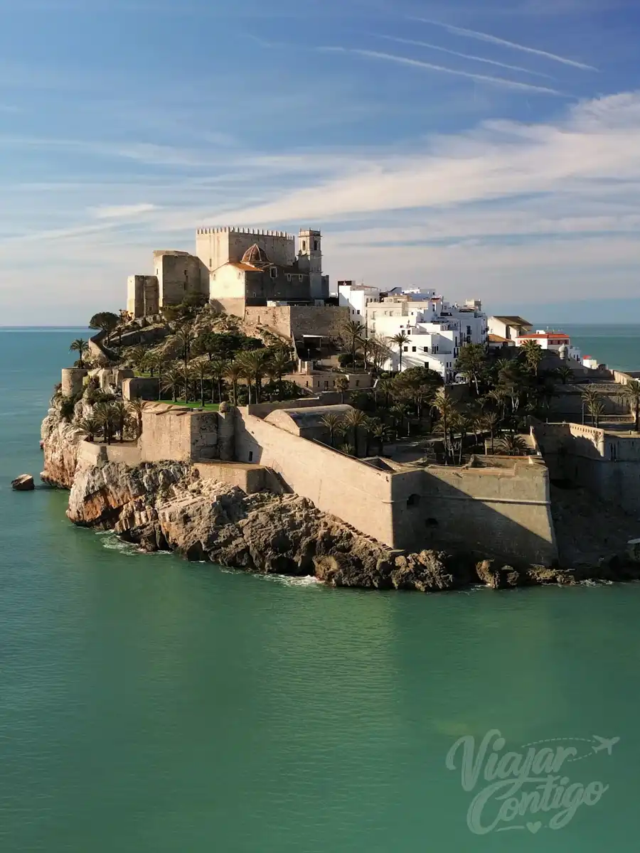 Castillo Papa Luna en Peñíscola: interior con vistas al Mediterráneo — viajarcontigo.blog